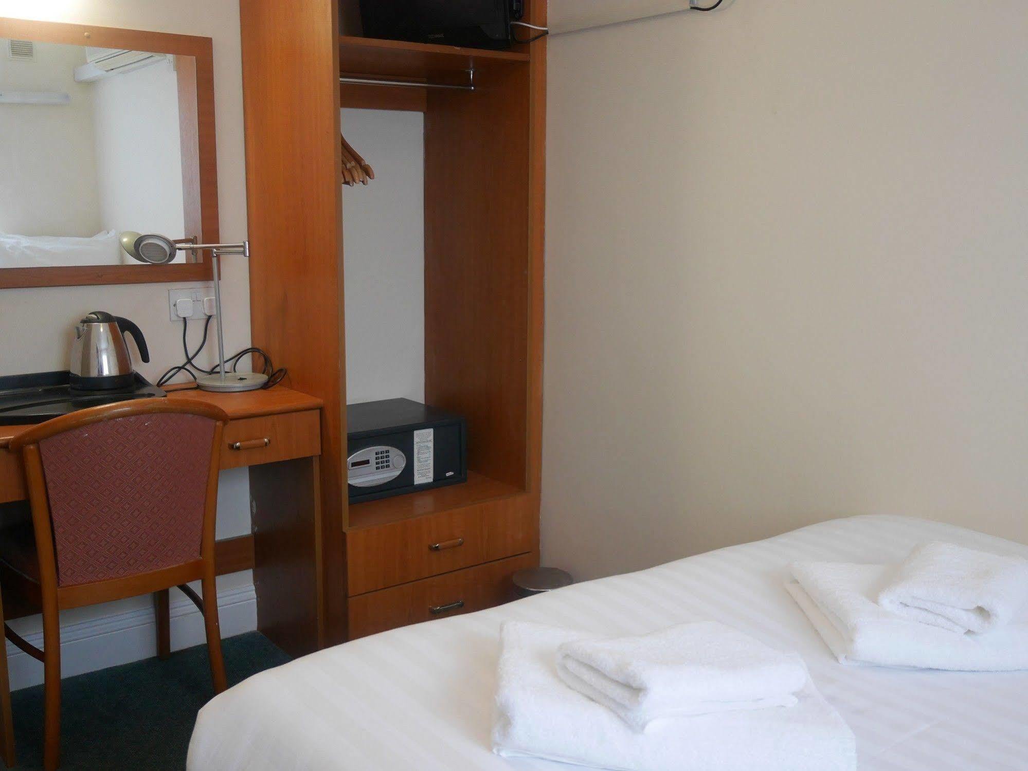 Sk Heathrow Hotel Hayes  Eksteriør billede